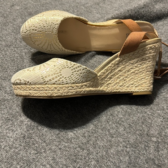 Wedge sandals - Picture 3 of 3